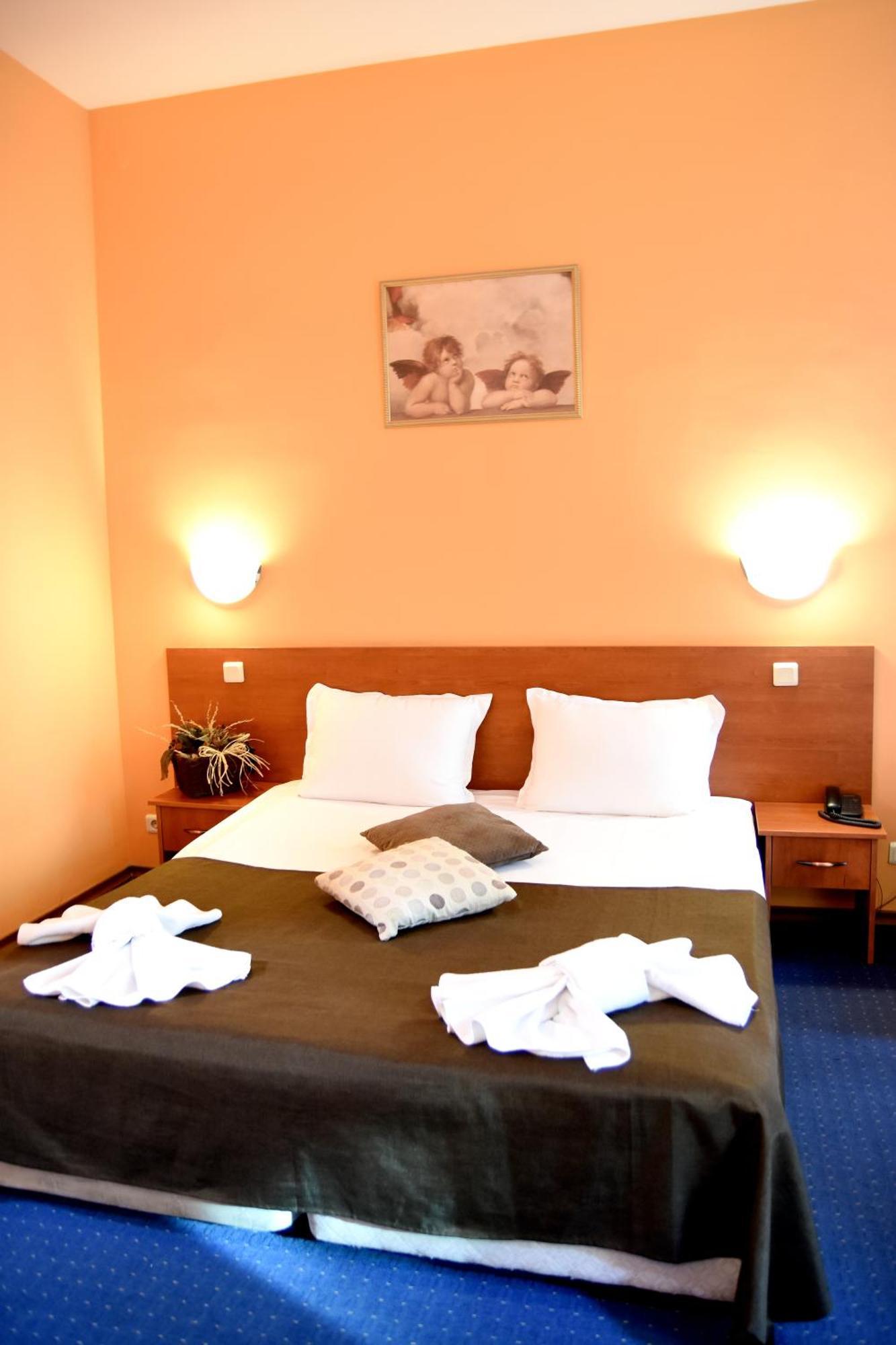 Double Room,1603748542:JPEG